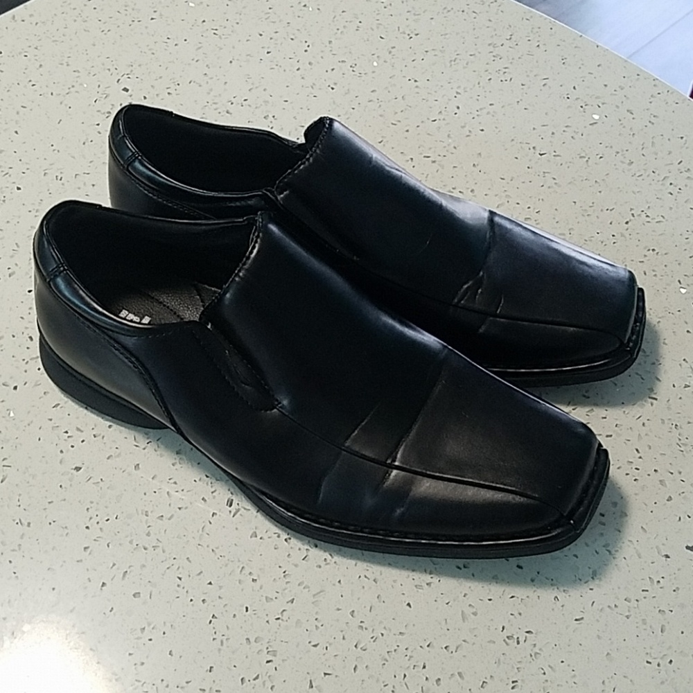 **💙💛** Unlisted by Kenneth Cole Shoe **💙💛